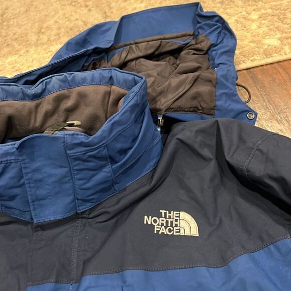 VTG The North face HYVENT men’s size L jacket blue in GUC wash and wear - Picture 4 of 14